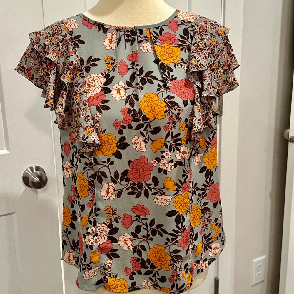 🌻 DR2 Green and Pink Flutter Sleeve Ruffled Top🌻